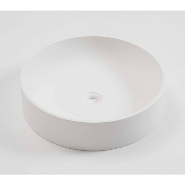 Bazin din ceramică vitrificată, cu finisaj mat la exterior și finisaj lustruit în interior.